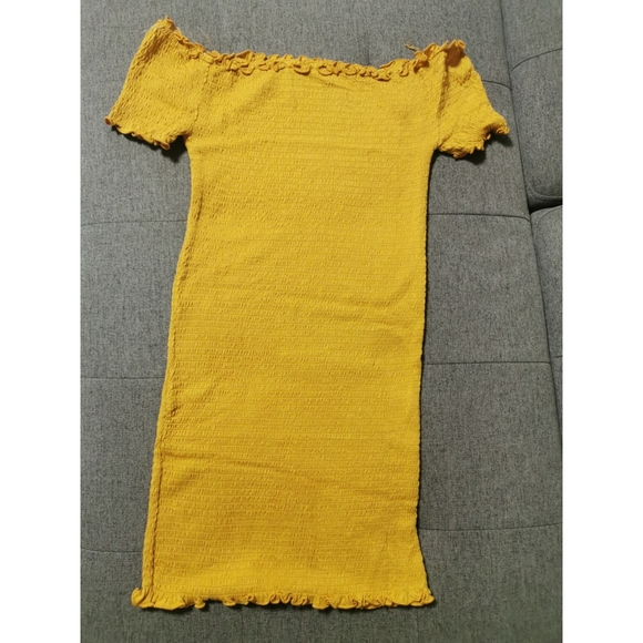Fashion Nova dress size L in colour Mustard - Picture 3 of 3